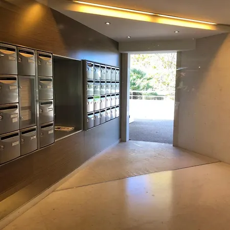 T2 & Garage Front De De Standing *