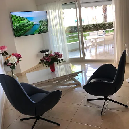 T2 & Garage Front De De Standing アパート Fréjus