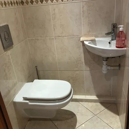 T2 & Garage Front De De Standing *