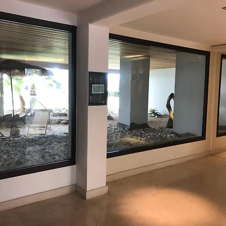 T2 & Garage Front De De Standing Daire