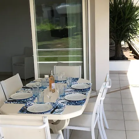 T2 & Garage Front De De Standing