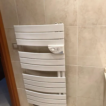 T2 & Garage Front De De Standing *