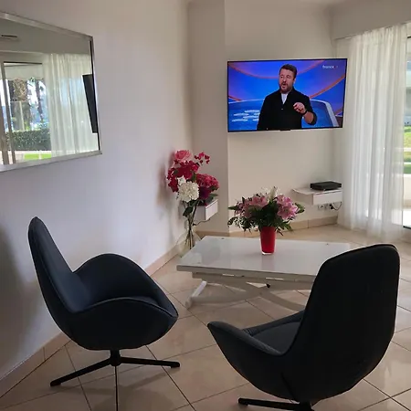 T2 & Garage Front De De Standing