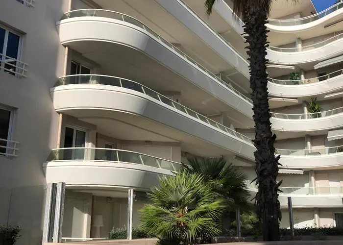 T2 & Garage Front De De Standing * Fréjus