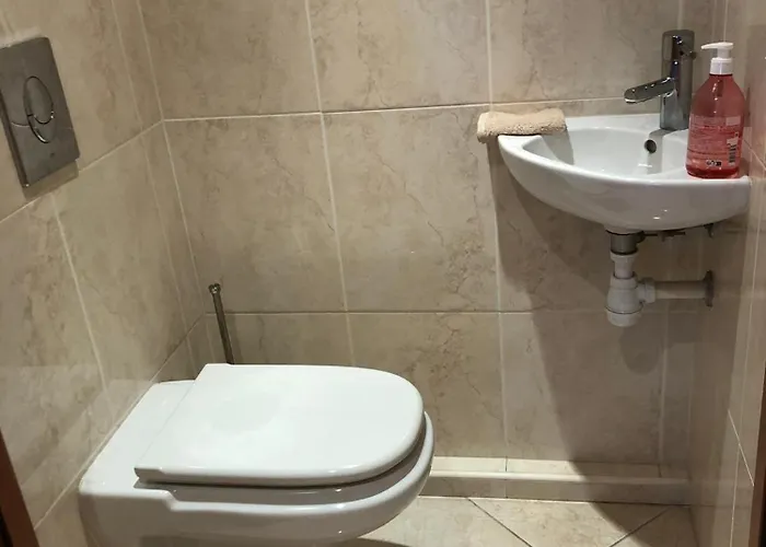 T2 & Garage Front De De Standing *